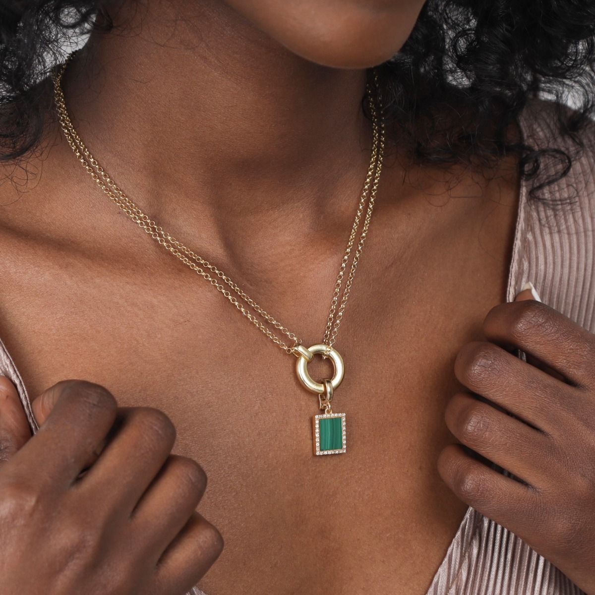 マラカイトクリスタル付きチャーム［１８Kゴールドメッキ］