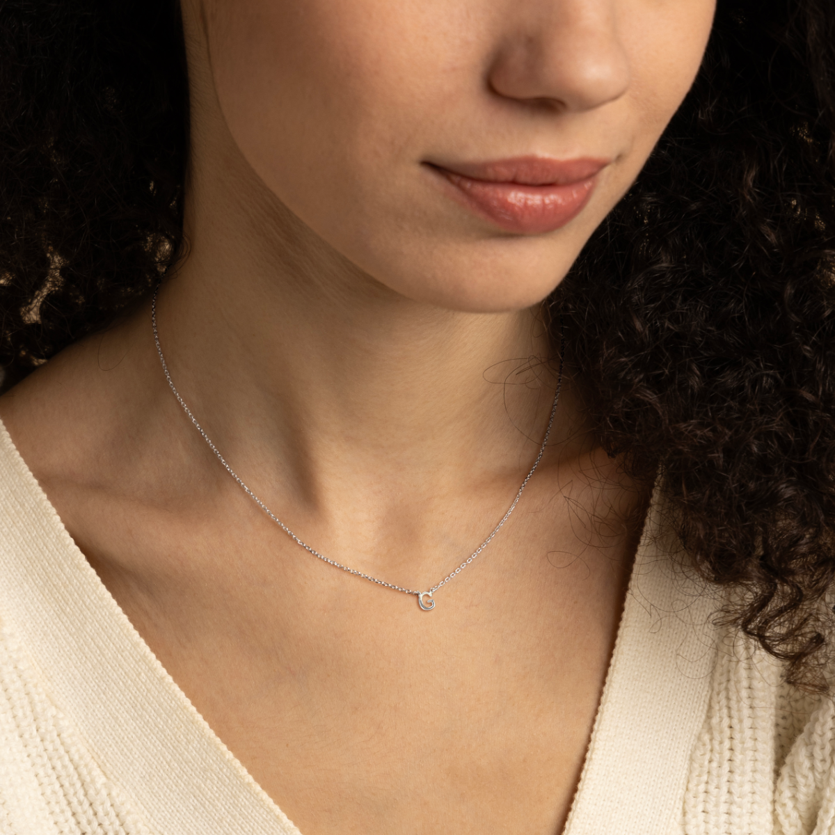 エナソルーナ　18K イニシャルネックレス 18K イニシャルネックレス | ラウンド - ジュエリーサロン