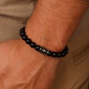 黒い十字架付きオニクス名入れメンズブレスレット・ヴィンテージイエロー