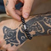 黒いオニクス名入れメンズブレスレット・コンパスチャーム