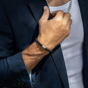 黒いオニクスメンズ名入れブレスレット・十字架チャーム