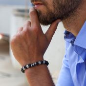 黒いシルバー十字架火山岩メンズ名入れブレスレット