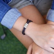 黒い革名入れ刻印ブレスレット ［スターリングシルバー］