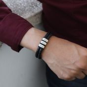 ダブルレイヤーメンズ名入れブレスレット・黒いレザー