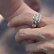 白鳥の名入れリング・3つの名前 [スターリングシルバー]