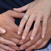 白鳥の名入れリング・3つの名前 [スターリングシルバー]