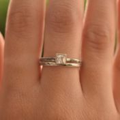 カリーナリング ・槌目仕上げスクエア［スターリングシルバー］