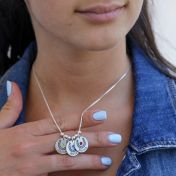 ラッキーチャーム名入ネックレス［スターリングシルバー］