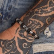 イーヴルアイ火山岩メンズ名入れブレスレット