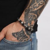 イーヴルアイ火山岩メンズ名入れブレスレット