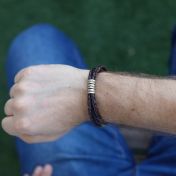 茶色のレザーブレスレット（18Kゴールドメッキに複数の名入れ可能）