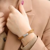 ファミリー名入れレーデイスブレスレット［ゴールドメッキとマスタードスエード］