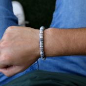 黒い十字架付きピカソジャスパーメンズ名入れブレスレット